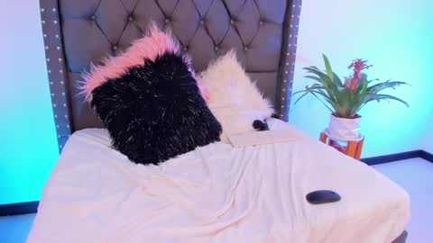 Snapshot of gypsie_velvett chatting on December 4, 2024, 12:19 am Samy Velvet    dayatorres 23 Followme online show from December 4, 2024, 12:19 am