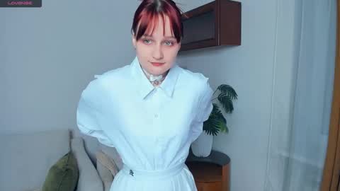 Kelly  Lilly online show from November 19, 2025, 6:52 pm