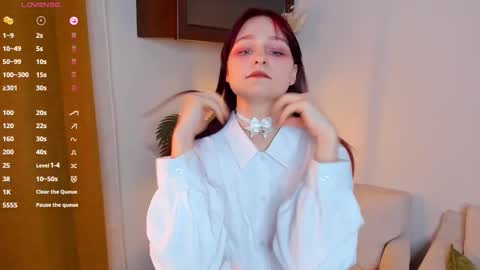 Kelly  Lilly online show from December 20, 2025, 6:48 pm