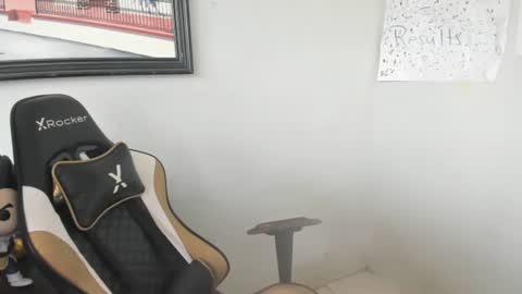 Snapshot of h0lysin chatting on February 20, 2025, 6:35 pm Alejandro 3 online show from February 20, 2025, 6:35 pm