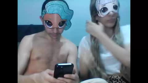 h0tcouple00 online show from November 10, 2025, 7:46 pm