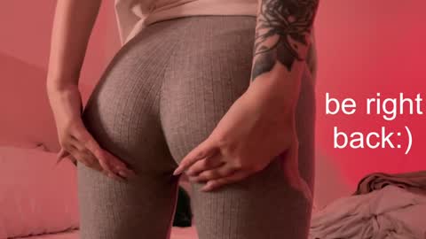 Snapshot of h2h0e chatting on January 6, 2025, 7:13 pm Lana online show from January 6, 2025, 7:13 pm