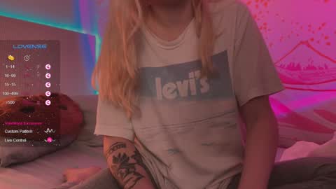 Snapshot of h2h0e chatting on January 22, 2025, 5:06 pm Lana online show from January 22, 2025, 5:06 pm