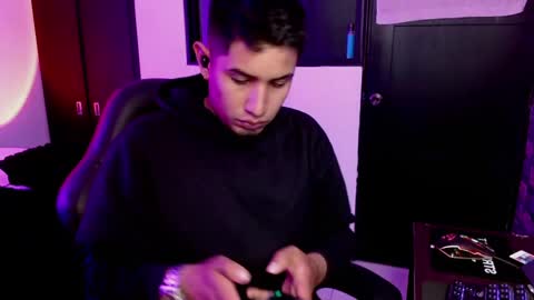 Snapshot of hades_sir chatting on January 8, 2025, 1:32 am Hades Sir online show from January 8, 2025, 1:32 am