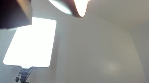 Hadid online show from March 9, 2026, 7:07 pm