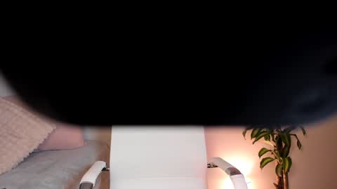 Hailey online show from February 6, 2025, 1:38 am