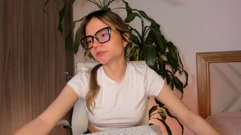 Hailey online show from November 20, 2025, 11:26 pm