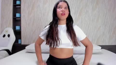 Snapshot of hailey_kels chatting on June 4, 2026, 12:33 pm Hailey online show from June 4, 2026, 12:33 pm