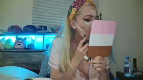 Hailey and d online show from November 12, 2025, 12:22 am