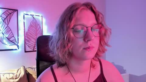 Hailey online show from November 18, 2025, 8:52 am