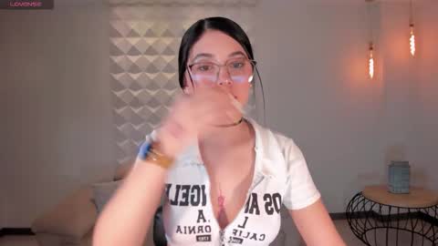 Snapshot of haileyross_ chatting on November 29, 2025, 12:19 pm Hailey online show from November 29, 2025, 12:19 pm