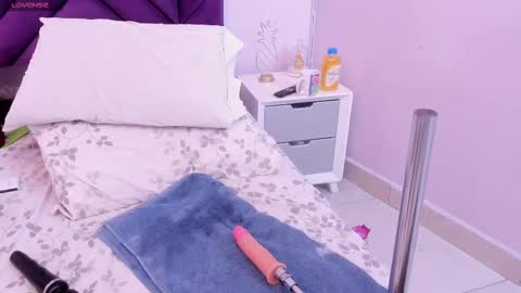 haileystonei online show from March 8, 2025, 6:26 pm