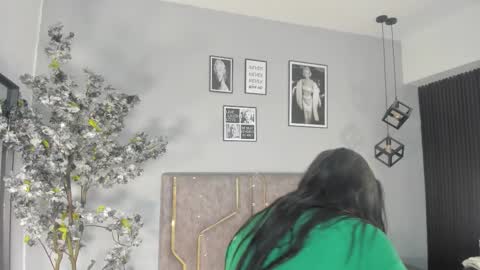 haileystonei online show from December 1, 2025, 11:37 am