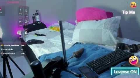 haileystonei online show from April 17, 2026, 11:13 am