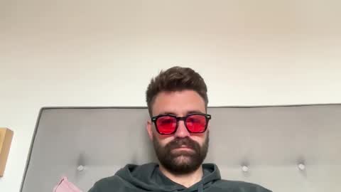 hairy_andhung online show from April 17, 2026, 10:51 am