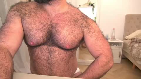 Snapshot of hairyinstinct chatting on February 19, 2025, 11:25 pm hairyinstinct online show from February 19, 2025, 11:25 pm