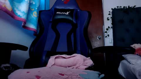 Lunita online show from February 22, 2025, 7:25 pm