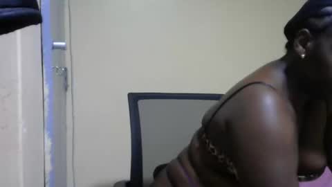 hairypussybigassy001 online show from February 16, 2025, 1:27 pm