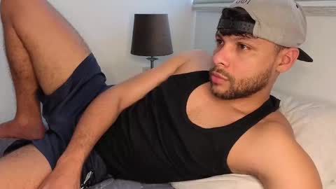 Independent       model  online show from November 9, 2025, 6:28 pm