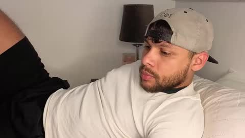 Independent       model  online show from November 20, 2025, 10:09 pm