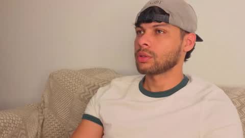 Independent       model  online show from January 18, 2026, 7:17 pm