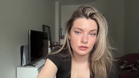 haley_rune online show from February 3, 2025, 11:20 am