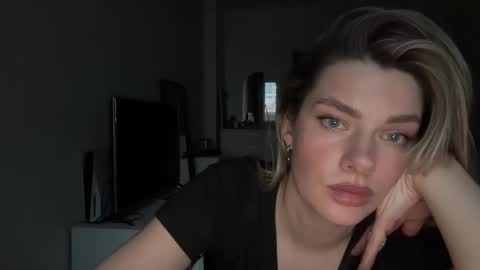 haley_rune online show from February 3, 2025, 2:24 pm