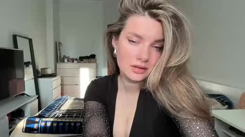 haley_rune online show from February 5, 2025, 9:36 am