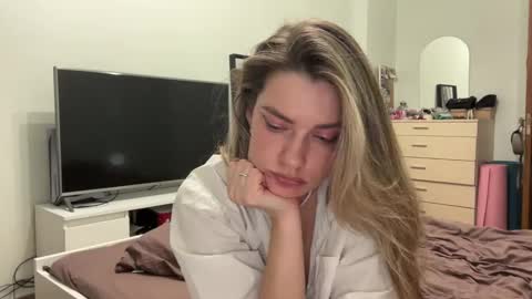 haley_rune online show from February 11, 2025, 3:18 pm