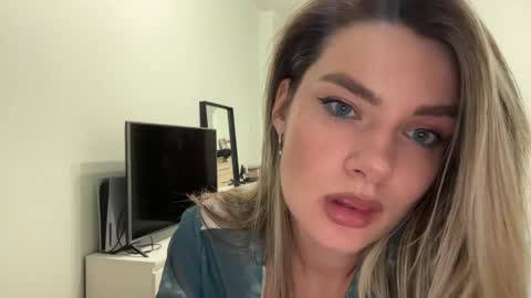 haley_rune online show from February 13, 2025, 5:11 pm