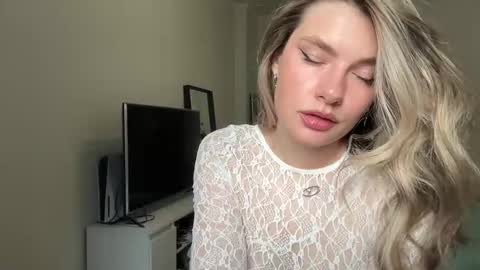 haley_rune online show from February 15, 2025, 11:17 am