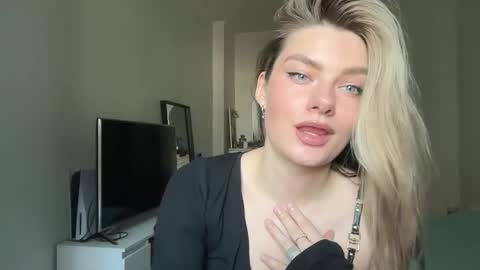 haley_rune online show from February 16, 2025, 11:27 am