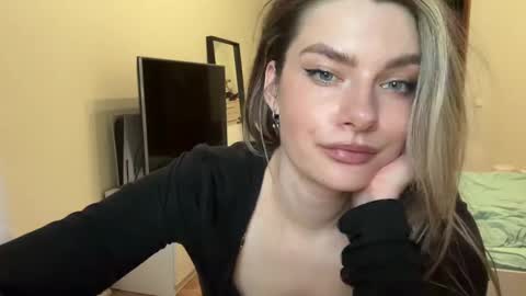 haley_rune online show from February 16, 2025, 2:32 pm