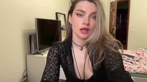 haley_rune online show from February 24, 2025, 3:09 pm