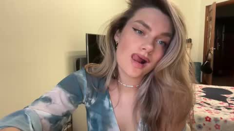 haley_rune online show from February 27, 2025, 2:43 pm