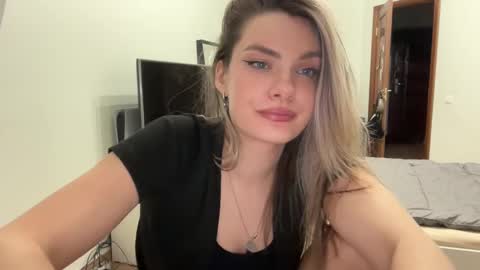 haley_rune online show from March 2, 2025, 4:32 pm