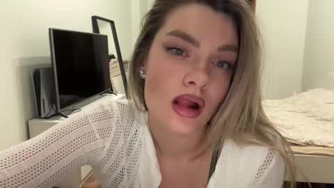 haley_rune online show from March 6, 2025, 4:49 pm