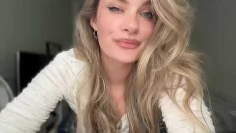 haley_rune online show from September 13, 2025, 10:48 am