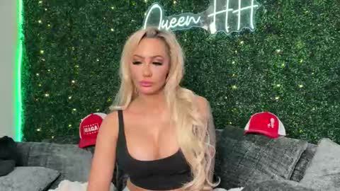 Snapshot of haliaxhill chatting on January 11, 2026, 10:26 pm Halia Hill online show from January 11, 2026, 10:26 pm