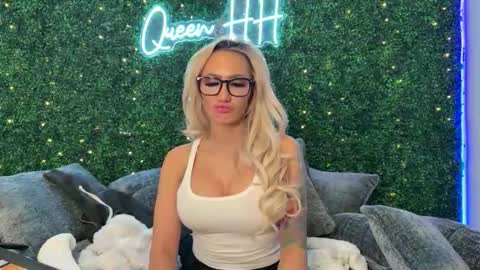 Snapshot of haliaxhill chatting on February 22, 2026, 11:31 am Halia Hill online show from February 22, 2026, 11:31 am