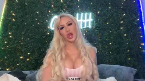 Snapshot of haliaxhill chatting on April 12, 2026, 8:58 pm Halia Hill online show from April 12, 2026, 8:58 pm