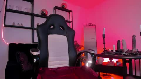 halley_ravenn online show from March 31, 2026, 8:31 pm