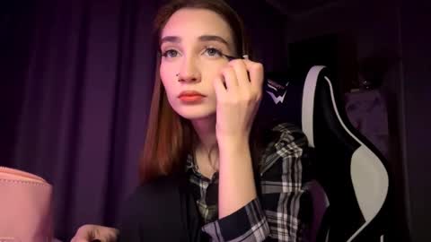 Holly online show from December 1, 2025, 6:24 pm