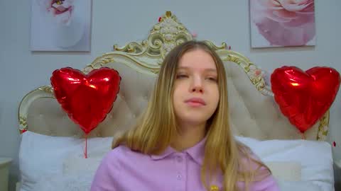 Snapshot of hallybradley chatting on February 18, 2026, 5:03 am HallyBradley online show from February 18, 2026, 5:03 am