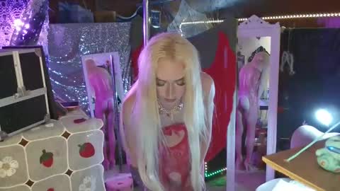 halovalentine online show from February 10, 2025, 1:35 am