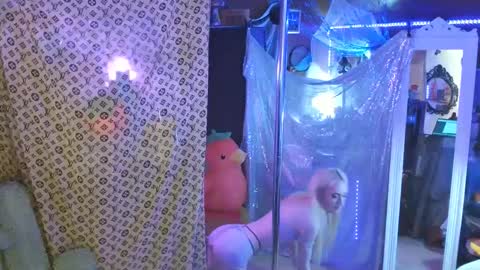 halovalentine online show from March 7, 2025, 12:37 am