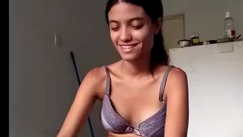 Snapshot of hambercrrist chatting on February 14, 2025, 5:14 pm hambercrist online show from February 14, 2025, 5:14 pm