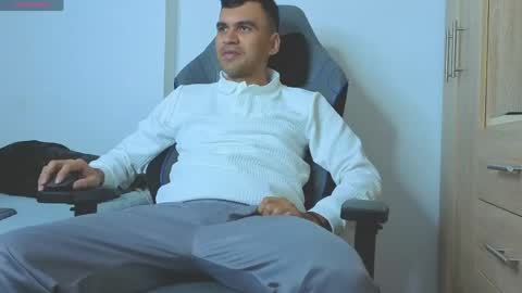 hamiltong12 online show from April 25, 2026, 3:31 pm