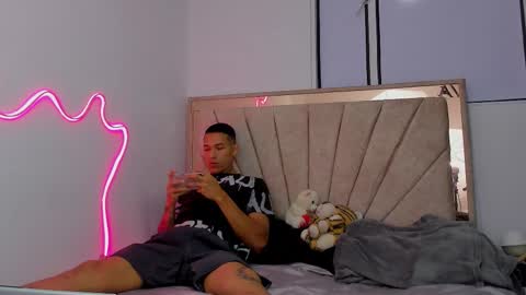 Snapshot of hana_and_zeta chatting on March 3, 2026, 3:34 am Hana and Zeta online show from March 3, 2026, 3:34 am