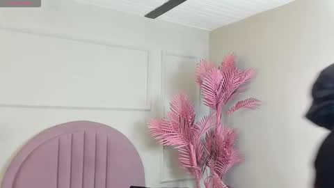 hanaahquinn online show from December 2, 2025, 12:43 pm